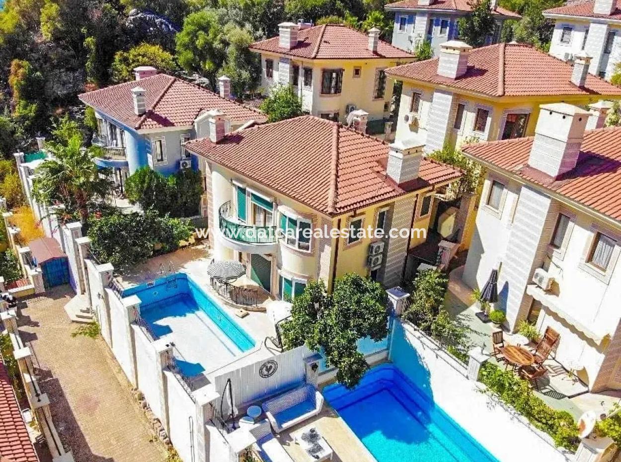 Villa Zu Verkaufen In Armutalan, Marmaris Mit Freistehendem Garten Und Pool