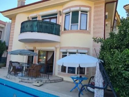 Marmaris Armutalan Mevkiinde Tam Müstakil Bahçeli Havuzlu Satılık Villa